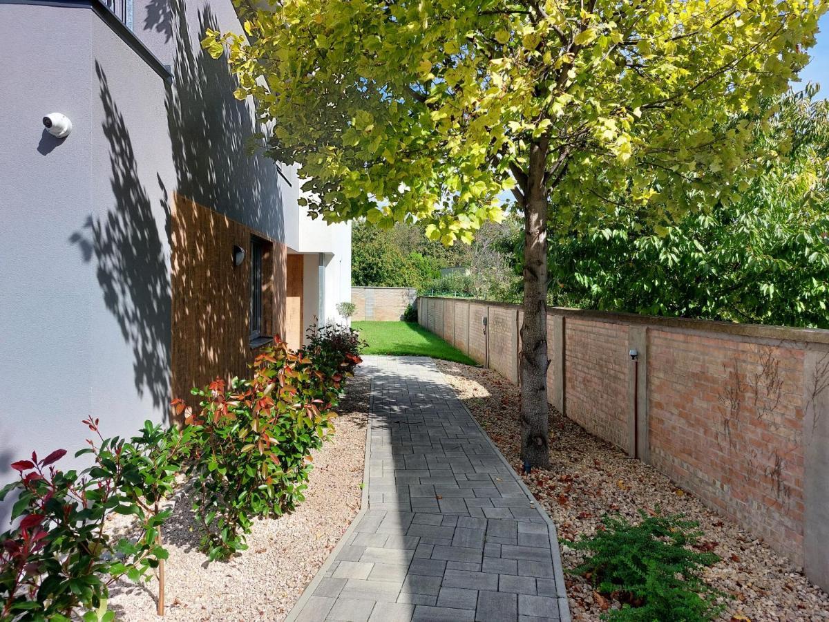 Linden Apartman 106 - Adults Only Mosonmagyarovar Exterior photo